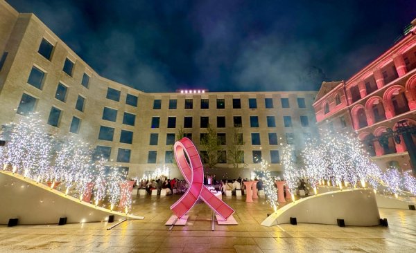 贝股通 在与疾病抗争中“更好地爱自己”，朱洁静担任2025年度粉红丝带大使